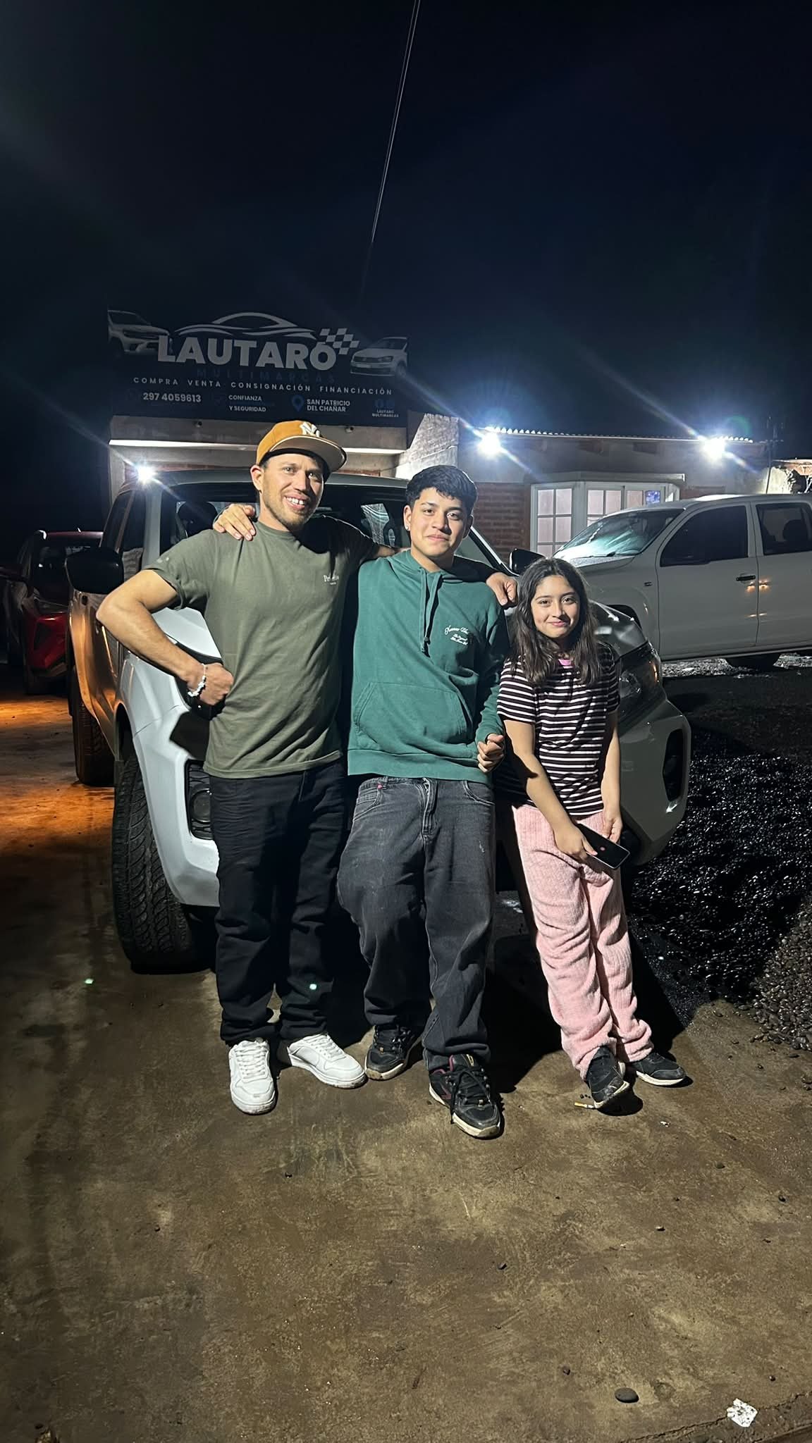 Entrega de pick-up en el local de Lautaro Multimarcas
